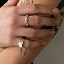 Load image into Gallery viewer, Big Heart Signet Ring
