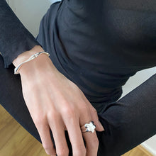 Load image into Gallery viewer, Star Signet Ring
