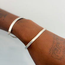 Load image into Gallery viewer, Tag Curb Bracelet
