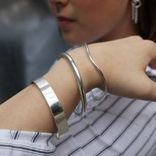 Load image into Gallery viewer, Wavy Bangle
